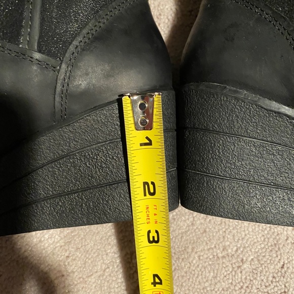 Ugg Renetta shearling lined black bootie - Picture 11 of 14